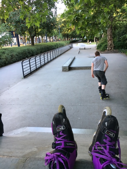 Skatepart Zuid Gent met Seba skates op de voorgrond